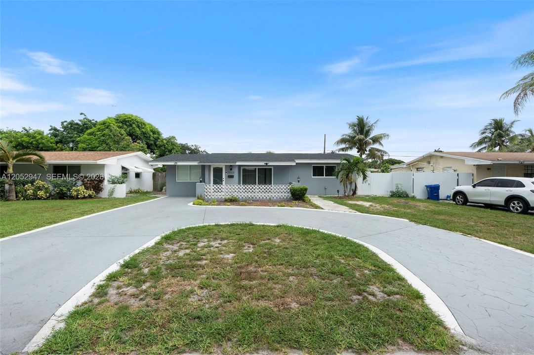 For Sale: $469,000 (3 beds, 2 baths, 1138 Square Feet)