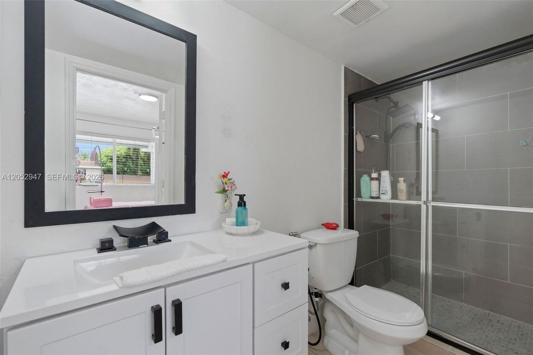 For Sale: $469,000 (3 beds, 2 baths, 1138 Square Feet)