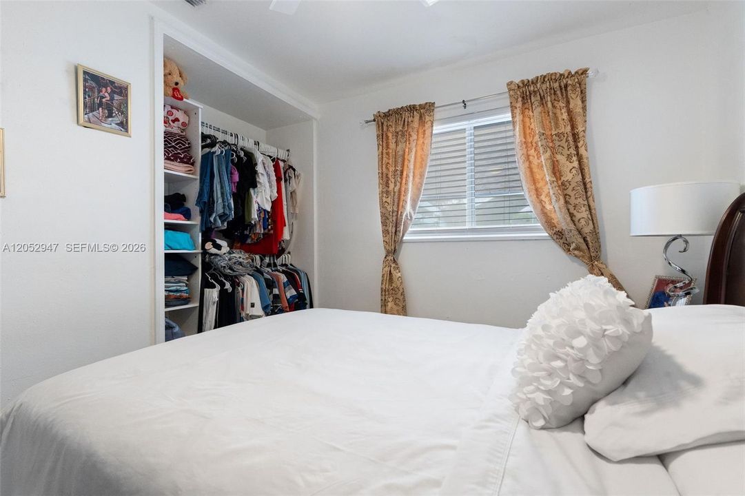 For Sale: $469,000 (3 beds, 2 baths, 1138 Square Feet)