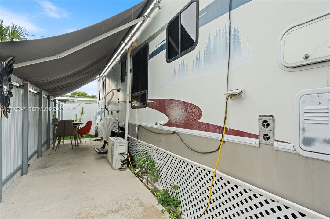 For Sale: $469,000 (3 beds, 2 baths, 1138 Square Feet)