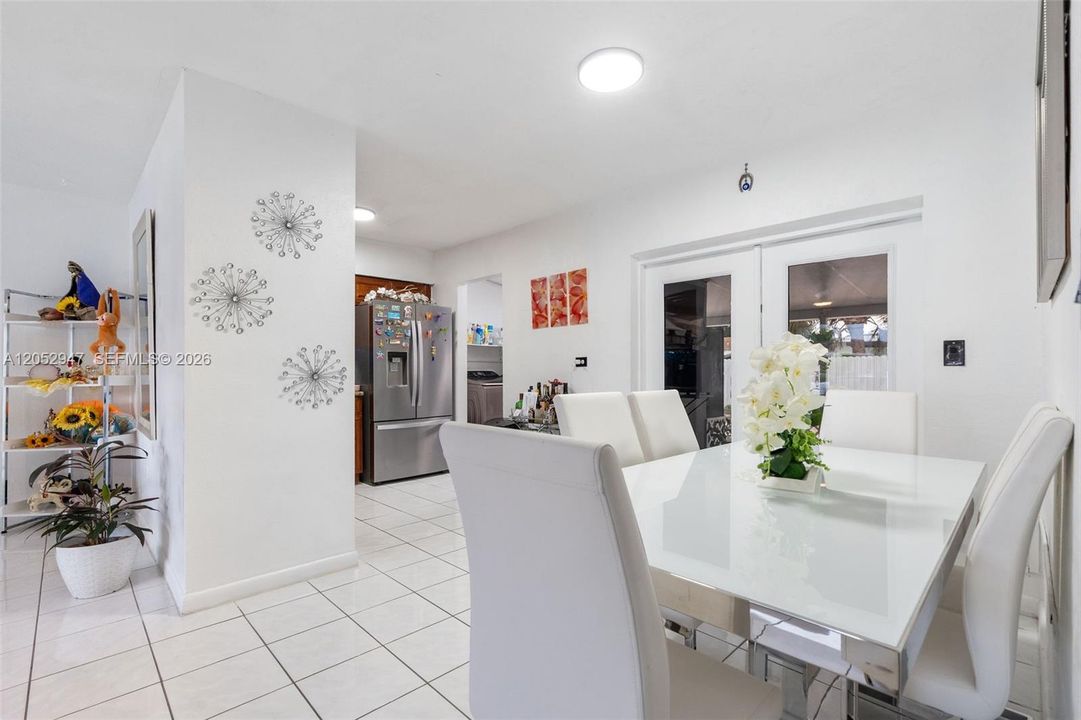 For Sale: $469,000 (3 beds, 2 baths, 1138 Square Feet)