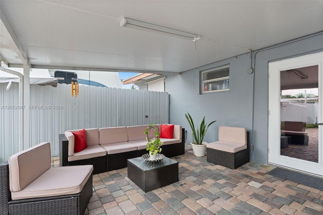 For Sale: $469,000 (3 beds, 2 baths, 1138 Square Feet)