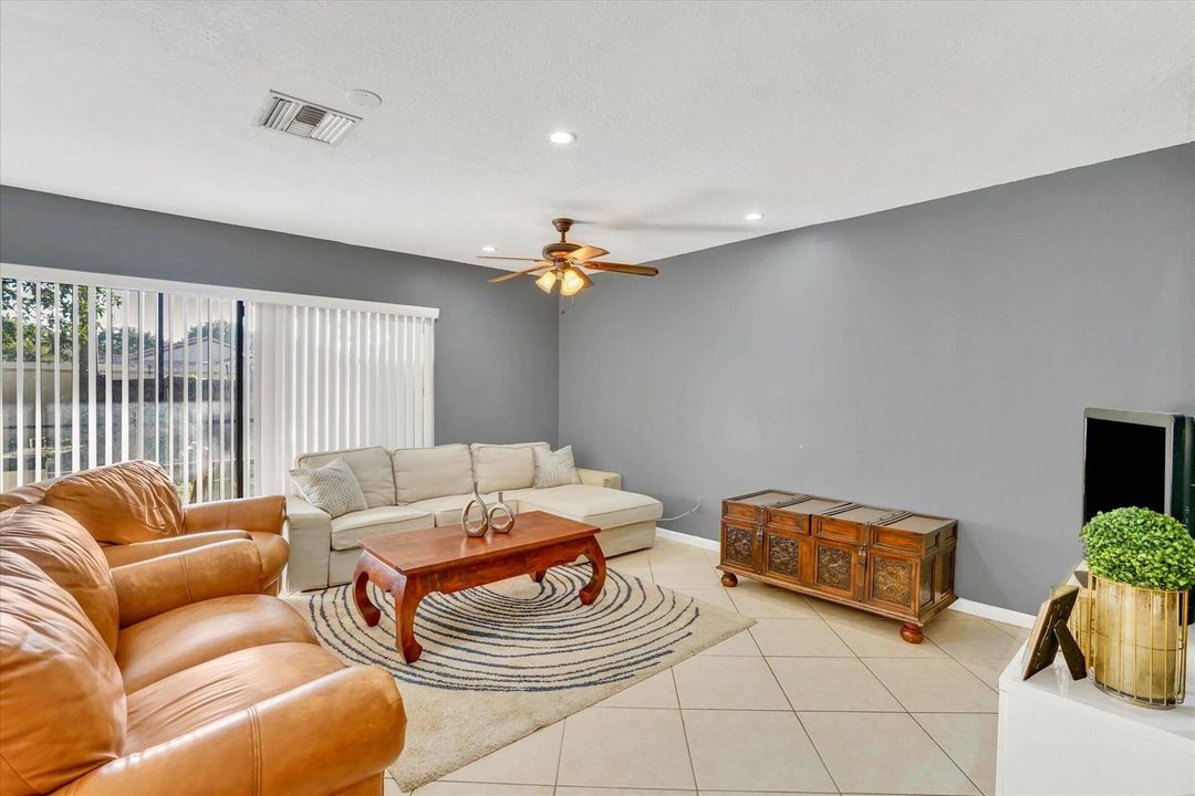 05-7357 NW 34th St-5