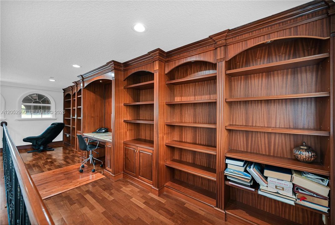 En Venta: $3,250,000 (5 camas, 5 baños, 4549 Pies cuadrados)