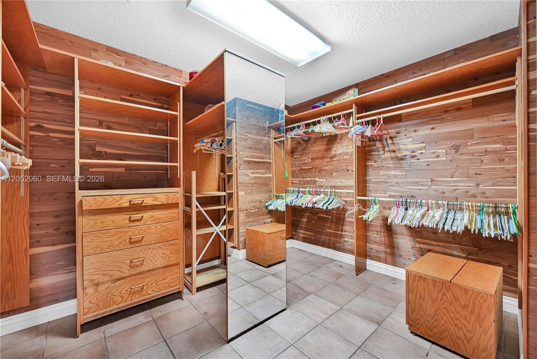 En Venta: $3,250,000 (5 camas, 5 baños, 4549 Pies cuadrados)
