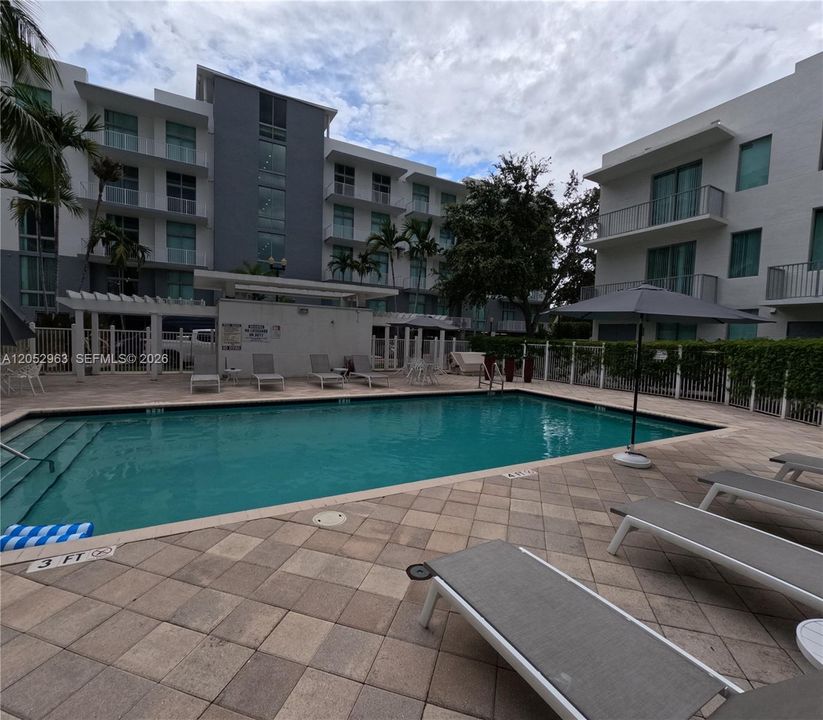 For Rent: $2,775 (2 beds, 2 baths, 1076 Square Feet)