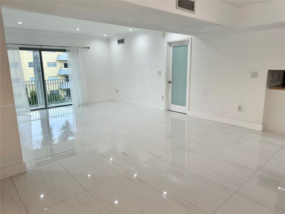 В аренду: $2,850 (3 спален, 2 ванн, 1271 Квадратных фут)