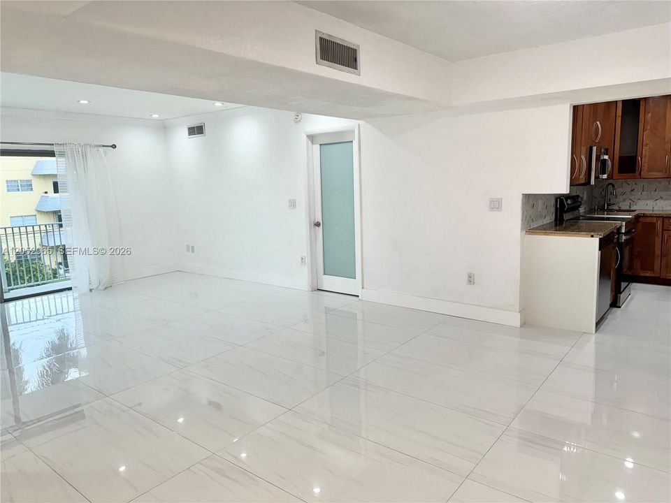 В аренду: $2,850 (3 спален, 2 ванн, 1271 Квадратных фут)