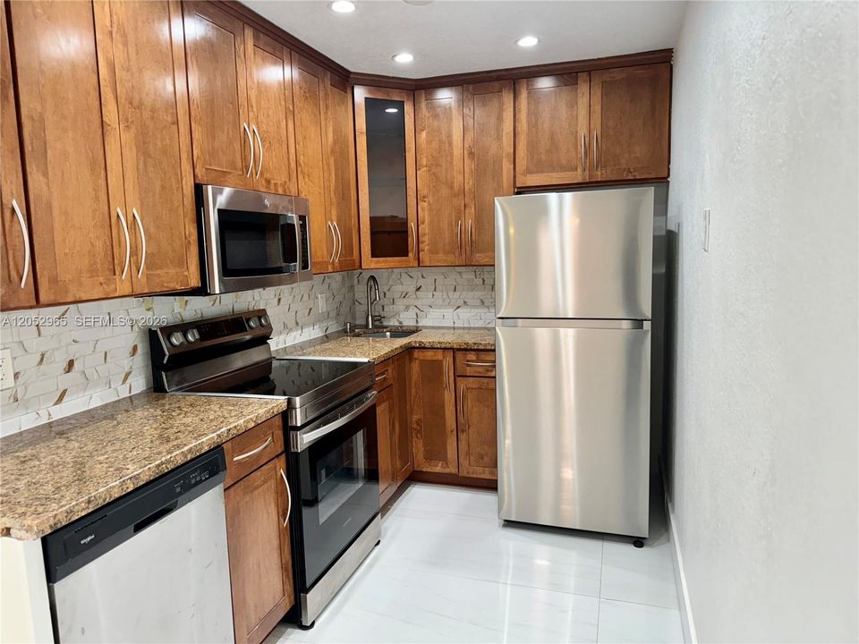 В аренду: $2,850 (3 спален, 2 ванн, 1271 Квадратных фут)