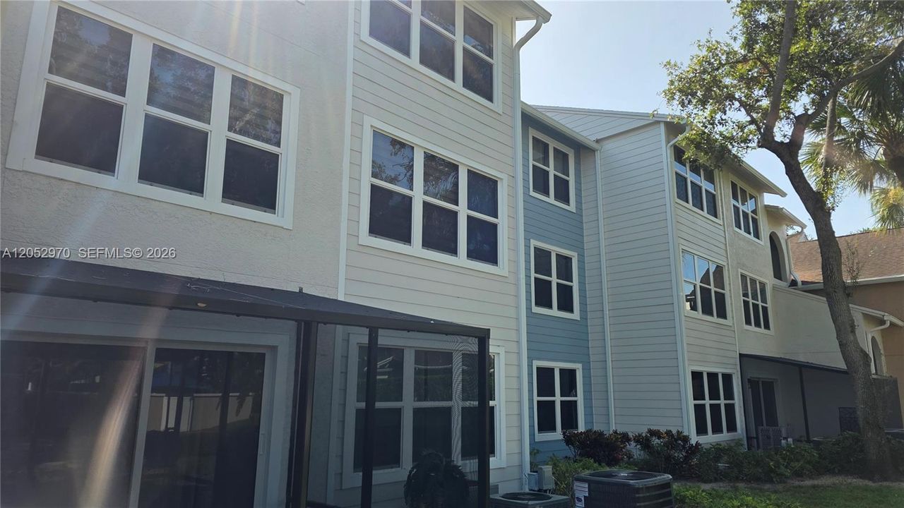 For Sale: $190,000 (1 beds, 1 baths, 758 Square Feet)