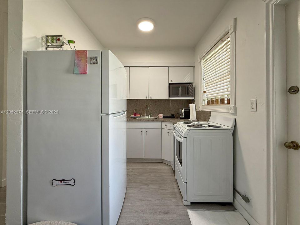 For Rent: $2,500 (2 beds, 1 baths, 1472 Square Feet)
