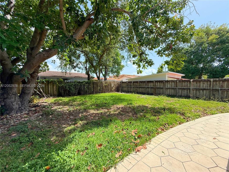 For Rent: $2,500 (2 beds, 1 baths, 1472 Square Feet)