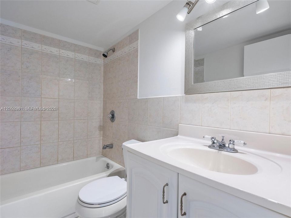 В аренду: $2,100 (2 спален, 2 ванн, 858 Квадратных фут)