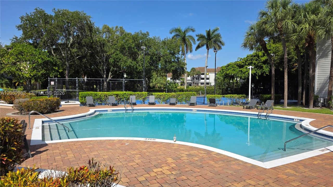 For Sale: $190,000 (1 beds, 1 baths, 758 Square Feet)