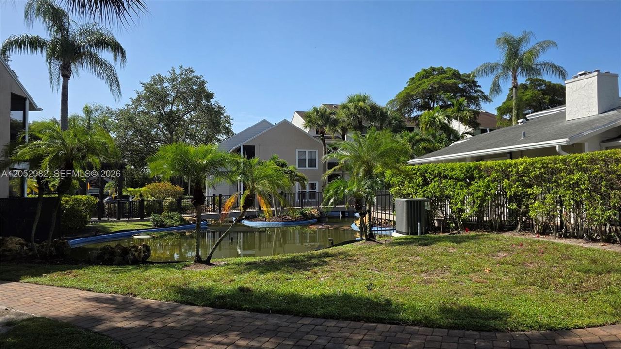 For Sale: $190,000 (1 beds, 1 baths, 758 Square Feet)