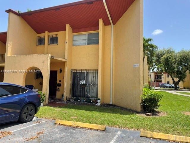 For Rent: $2,900 (3 beds, 3 baths, 1737 Square Feet)