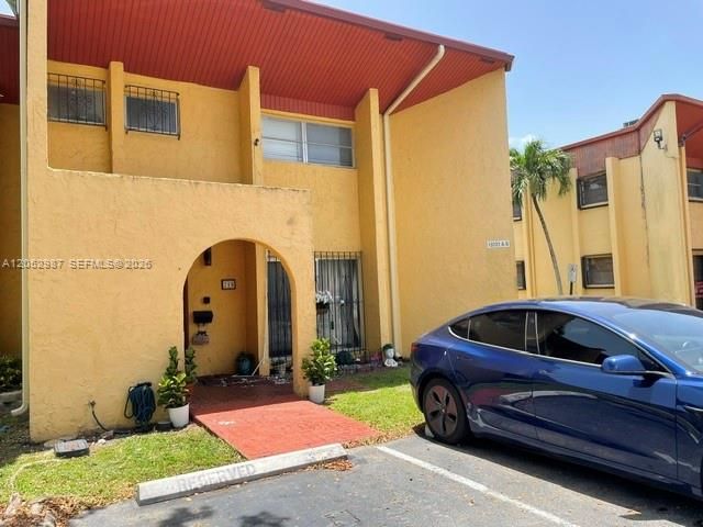 For Rent: $2,900 (3 beds, 3 baths, 1737 Square Feet)