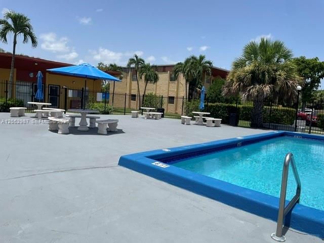 For Rent: $2,900 (3 beds, 3 baths, 1737 Square Feet)