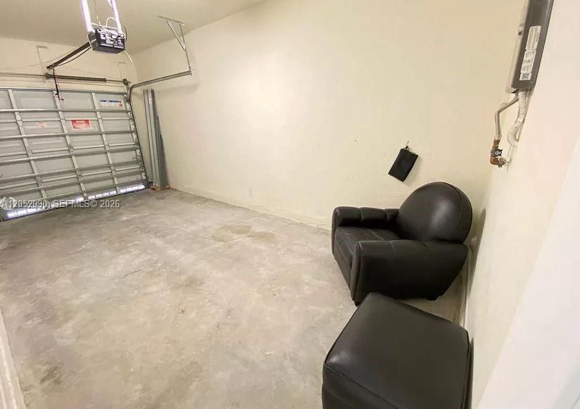 For Rent: $2,690 (3 beds, 2 baths, 1565 Square Feet)