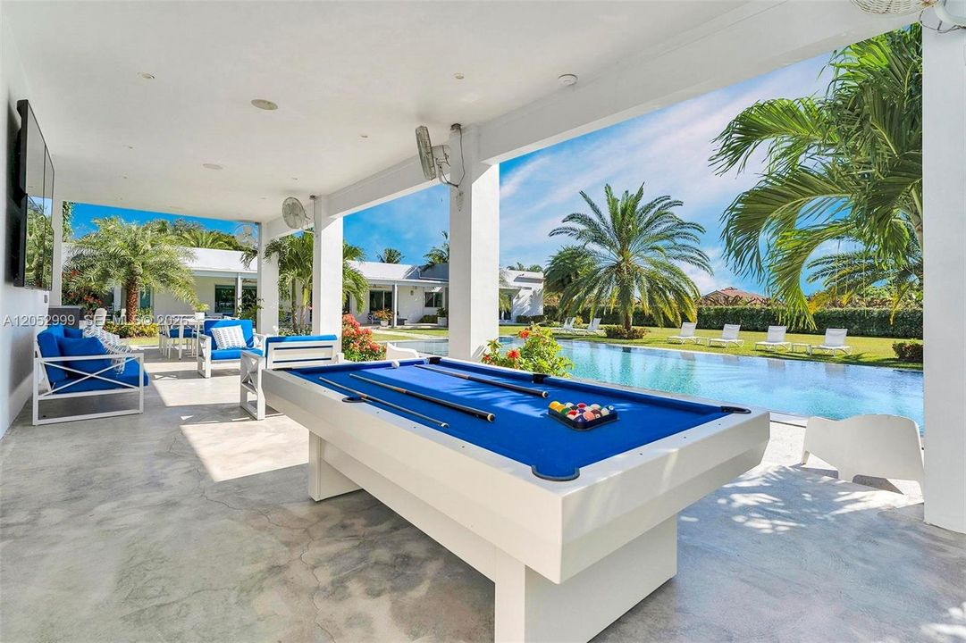 For Sale: $2,625,000 (4 beds, 6 baths, 3709 Square Feet)
