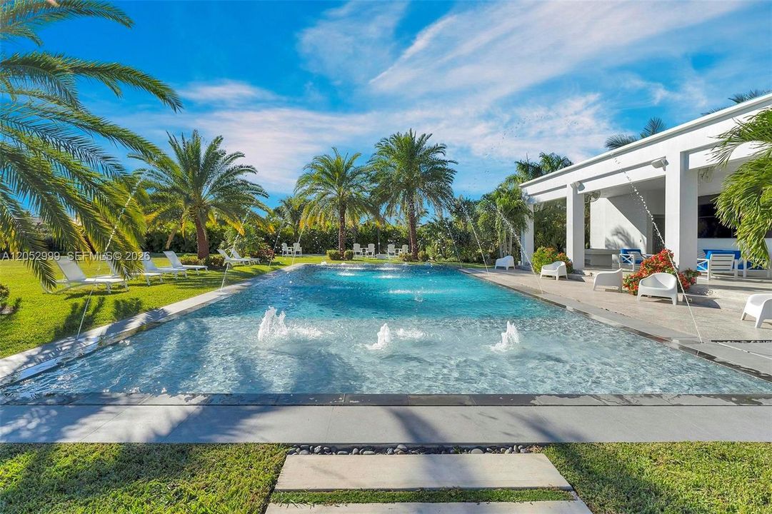 For Sale: $2,625,000 (4 beds, 6 baths, 3709 Square Feet)