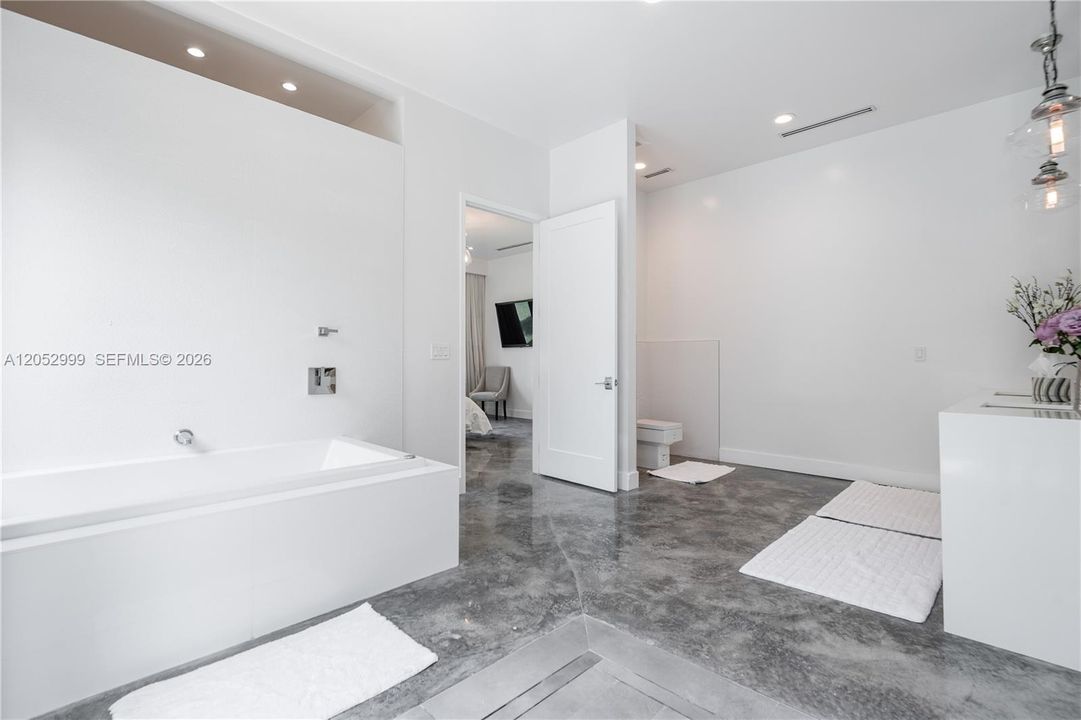 For Sale: $2,625,000 (4 beds, 6 baths, 3709 Square Feet)