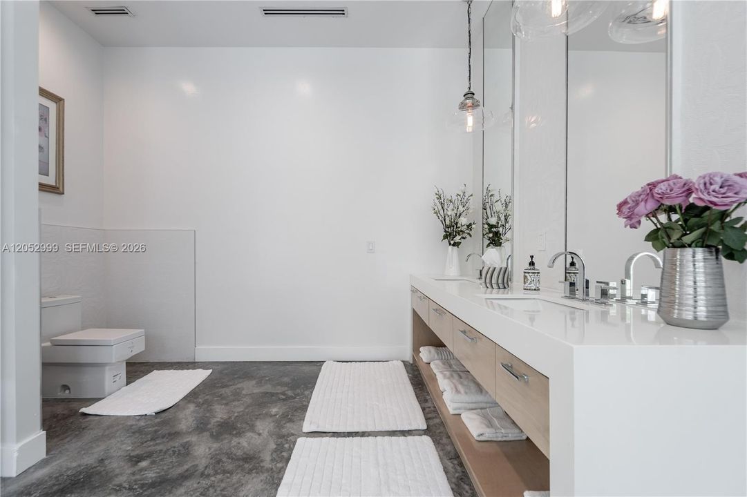 For Sale: $2,625,000 (4 beds, 6 baths, 3709 Square Feet)