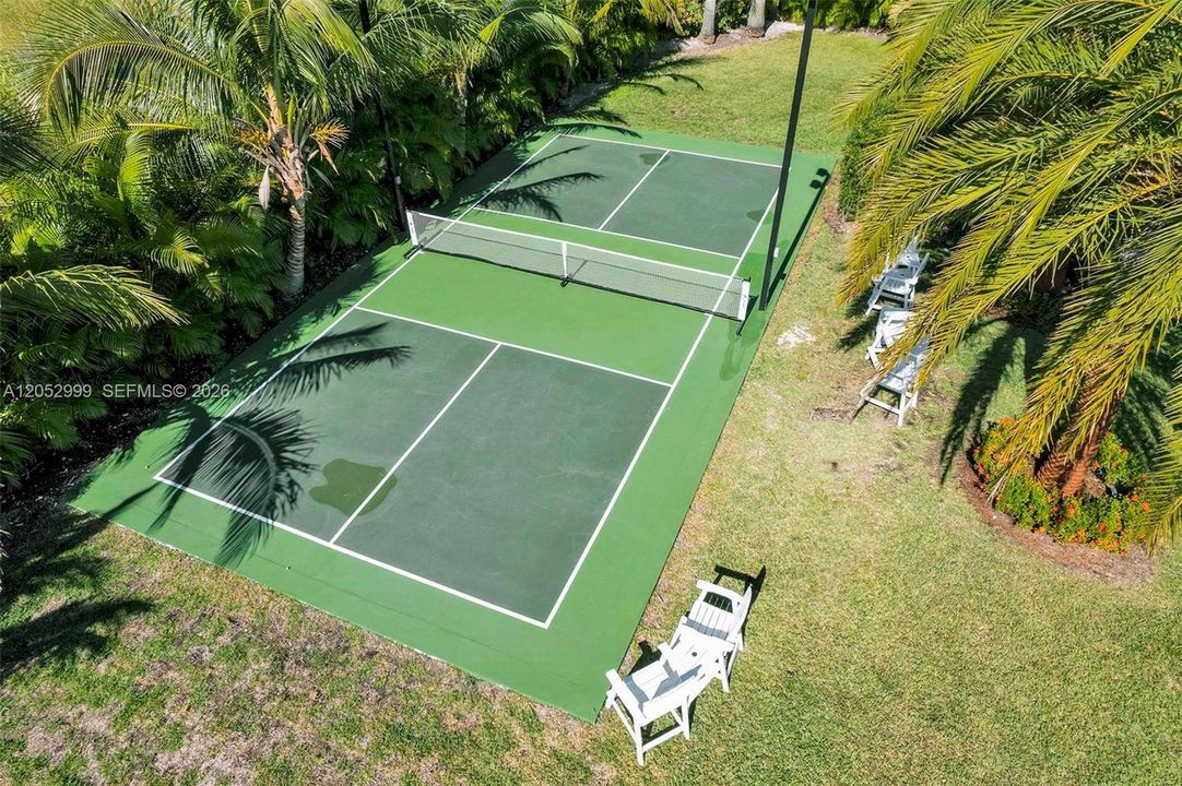 For Sale: $2,625,000 (4 beds, 6 baths, 3709 Square Feet)