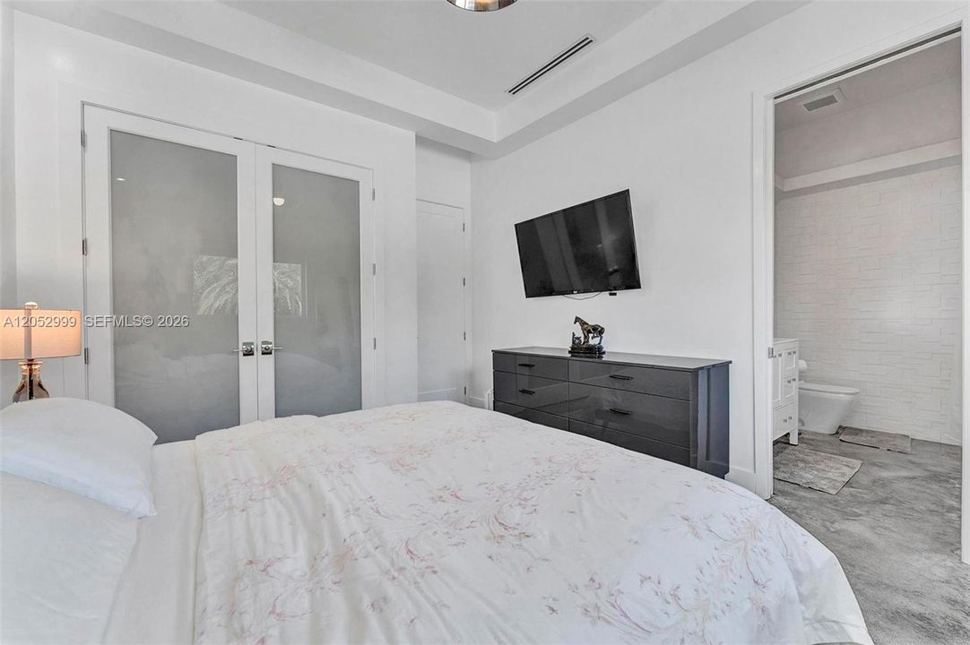For Sale: $2,625,000 (4 beds, 6 baths, 3709 Square Feet)