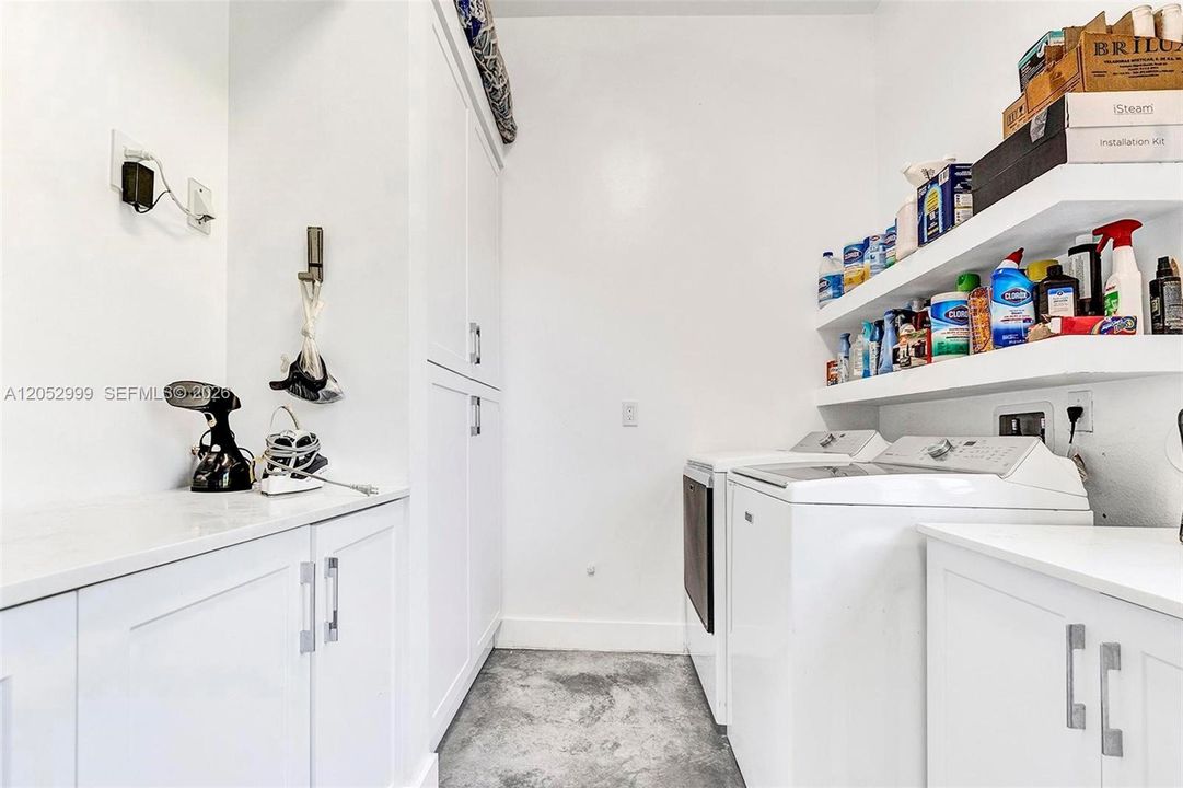 For Sale: $2,625,000 (4 beds, 6 baths, 3709 Square Feet)