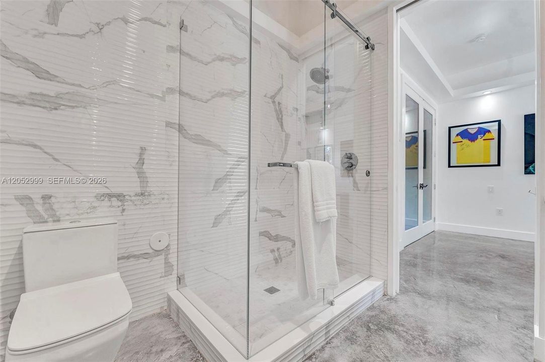 For Sale: $2,625,000 (4 beds, 6 baths, 3709 Square Feet)