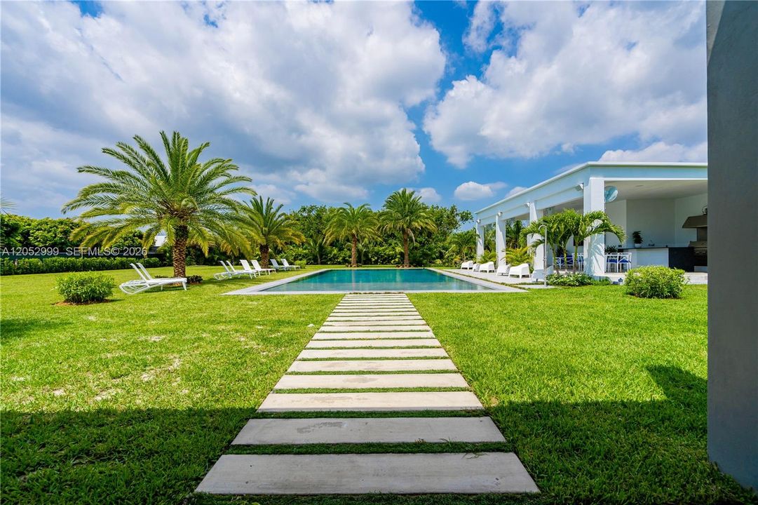 For Sale: $2,625,000 (4 beds, 6 baths, 3709 Square Feet)
