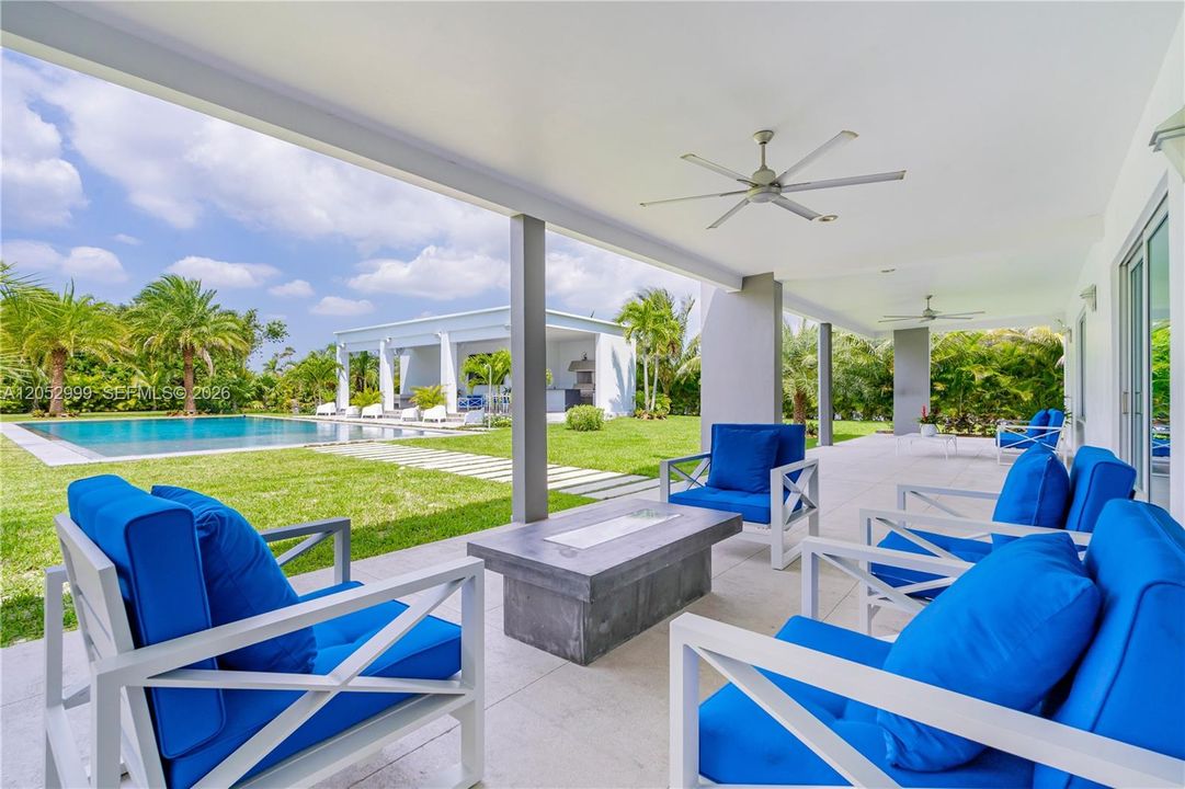 For Sale: $2,625,000 (4 beds, 6 baths, 3709 Square Feet)