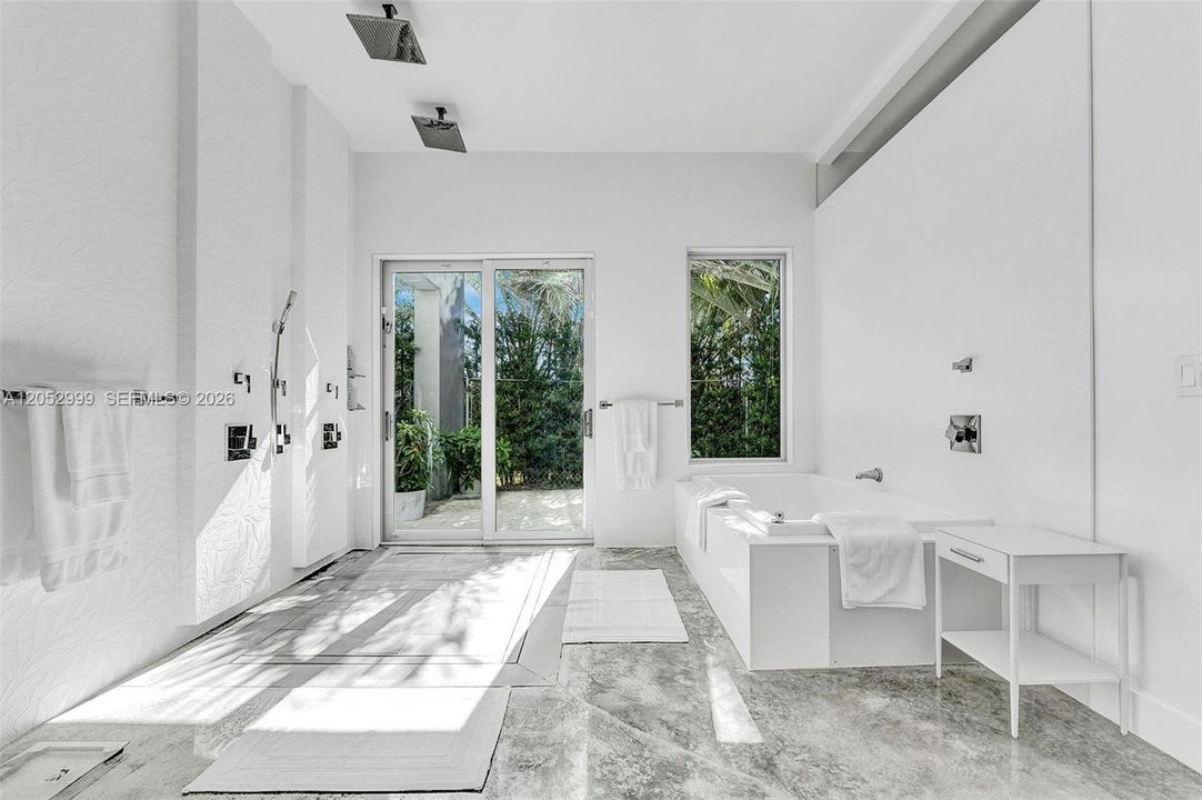 For Sale: $2,625,000 (4 beds, 6 baths, 3709 Square Feet)