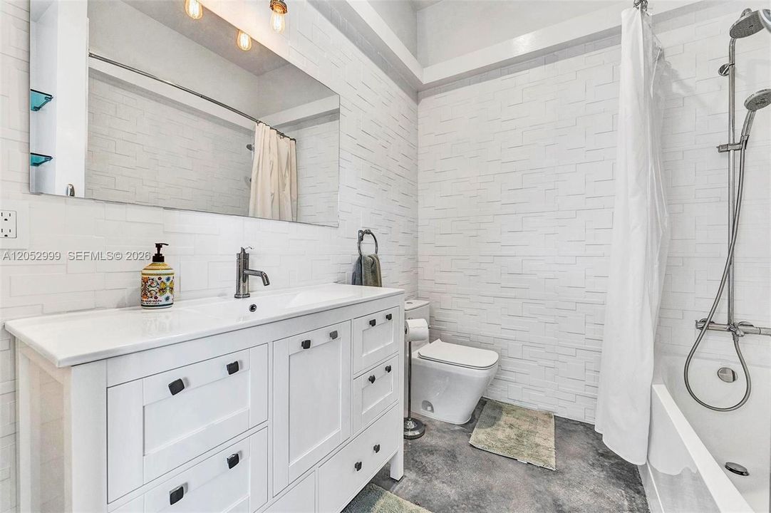 For Sale: $2,625,000 (4 beds, 6 baths, 3709 Square Feet)
