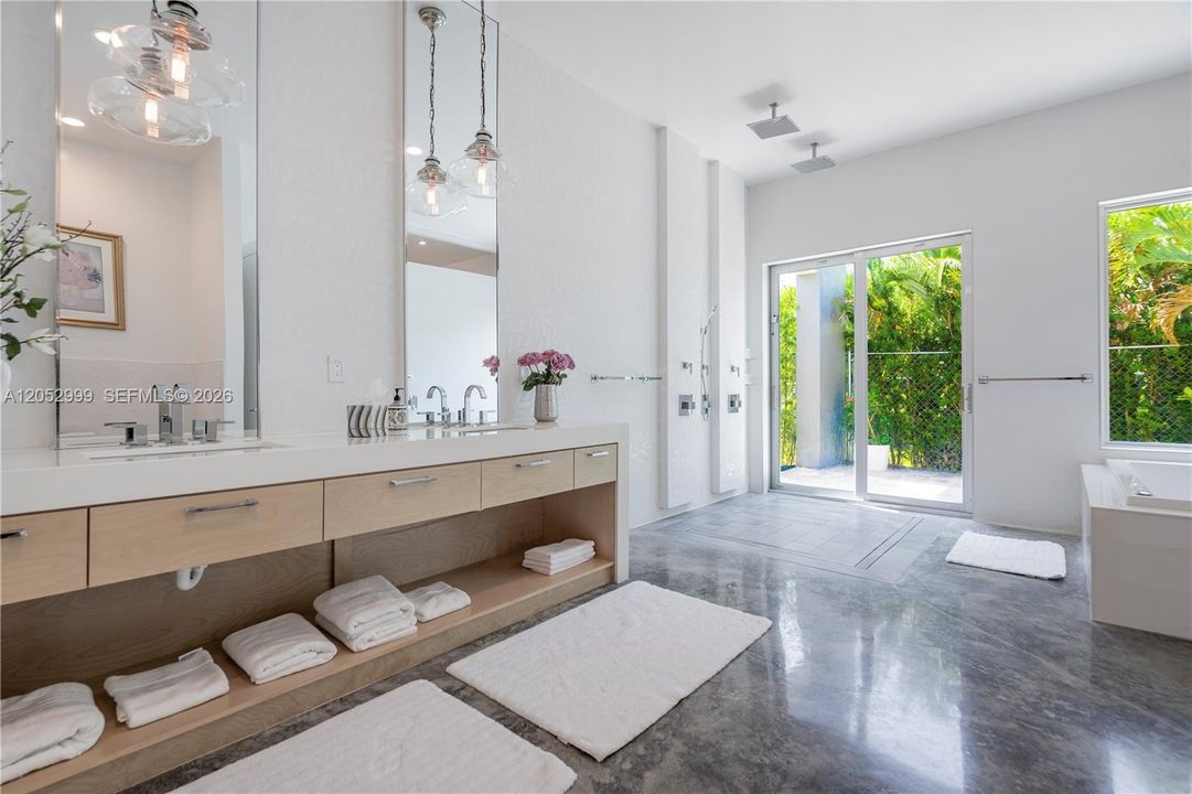 For Sale: $2,625,000 (4 beds, 6 baths, 3709 Square Feet)