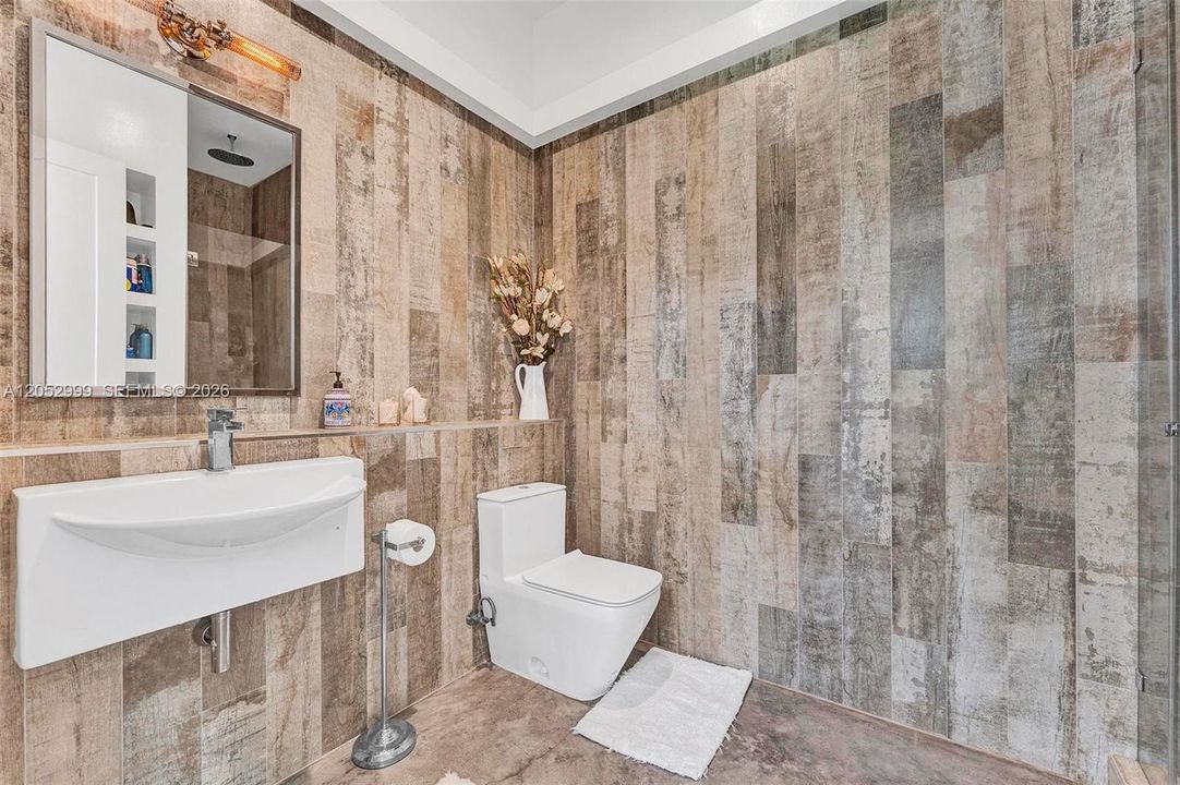 For Sale: $2,625,000 (4 beds, 6 baths, 3709 Square Feet)