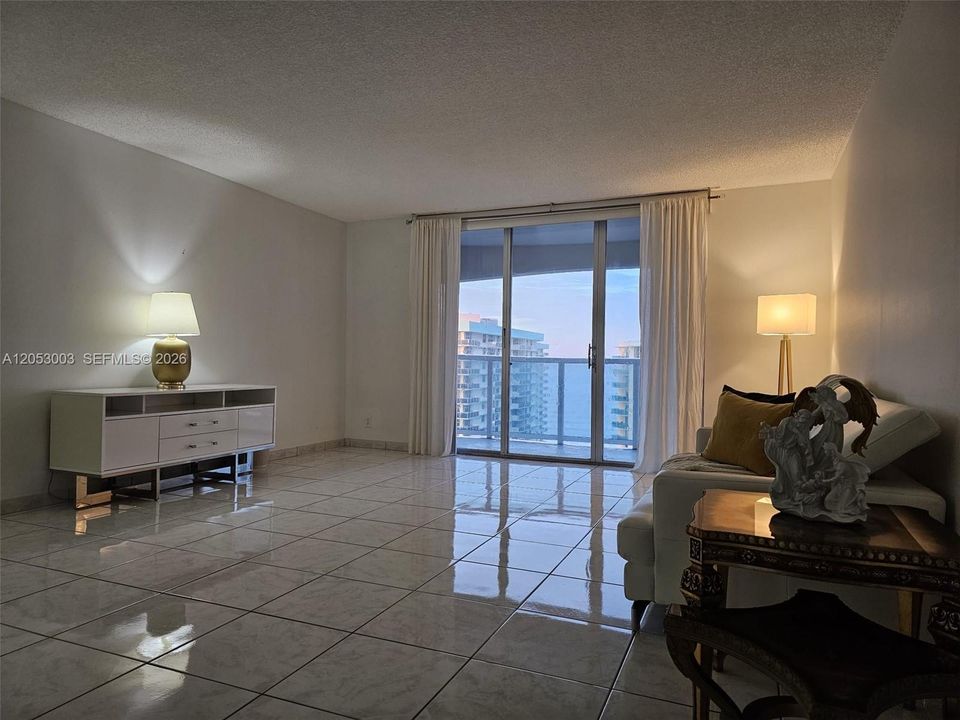 For Sale: $389,000 (2 beds, 2 baths, 1270 Square Feet)