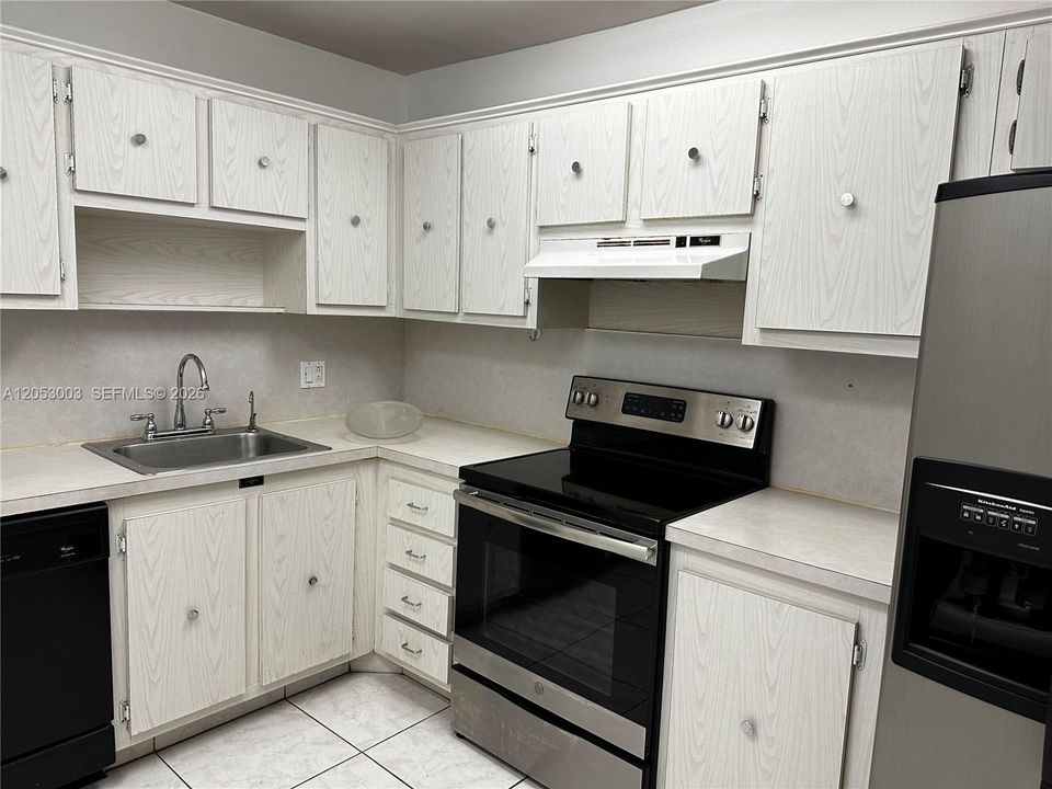 For Sale: $389,000 (2 beds, 2 baths, 1270 Square Feet)