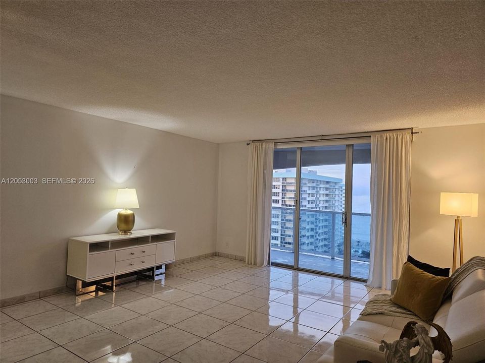 For Sale: $389,000 (2 beds, 2 baths, 1270 Square Feet)