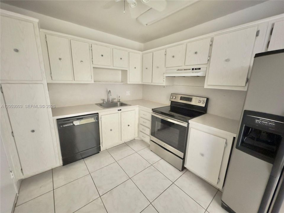 For Sale: $389,000 (2 beds, 2 baths, 1270 Square Feet)