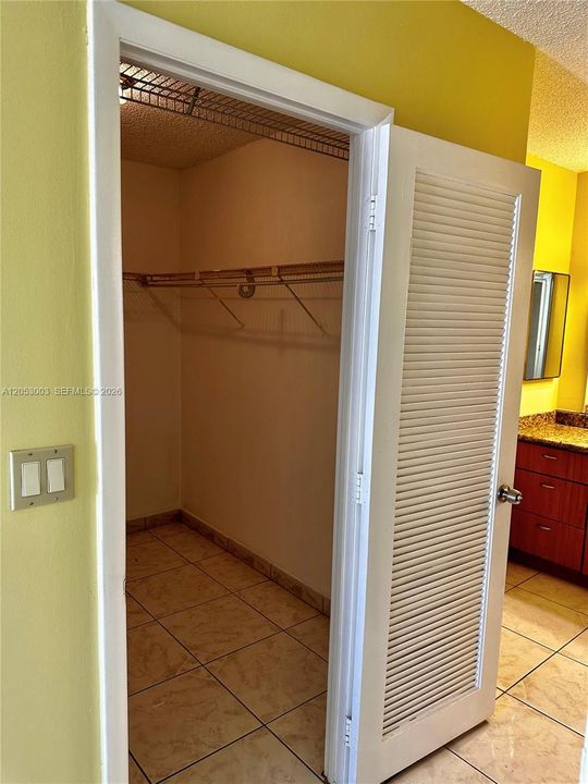 For Sale: $389,000 (2 beds, 2 baths, 1270 Square Feet)