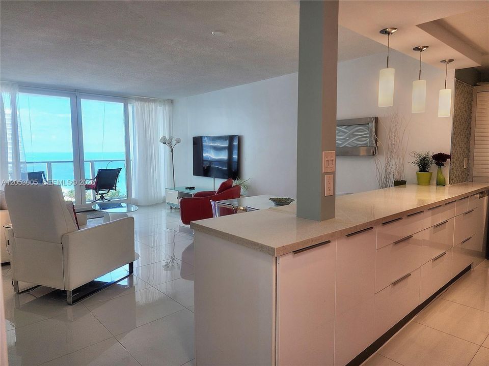 For Sale: $399,000 (1 beds, 1 baths, 790 Square Feet)