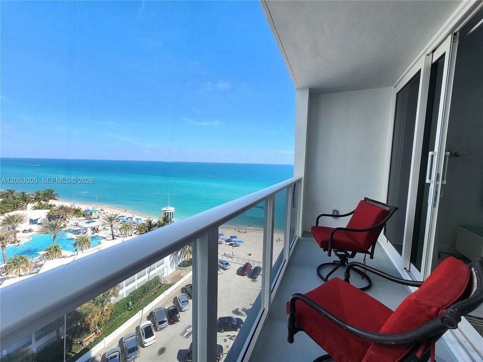 For Sale: $399,000 (1 beds, 1 baths, 790 Square Feet)