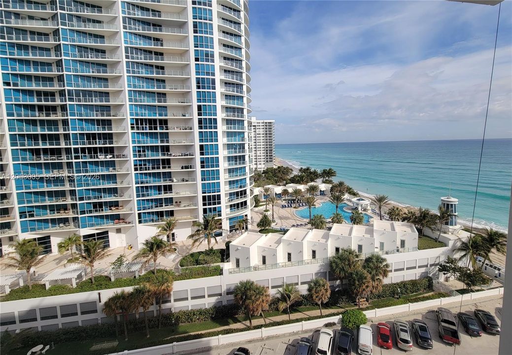 For Sale: $399,000 (1 beds, 1 baths, 790 Square Feet)