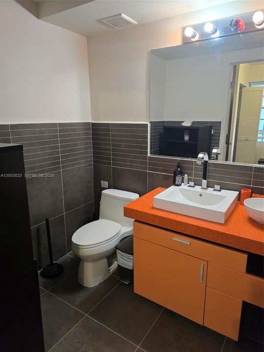 For Rent: $2,350 (1 beds, 1 baths, 556 Square Feet)