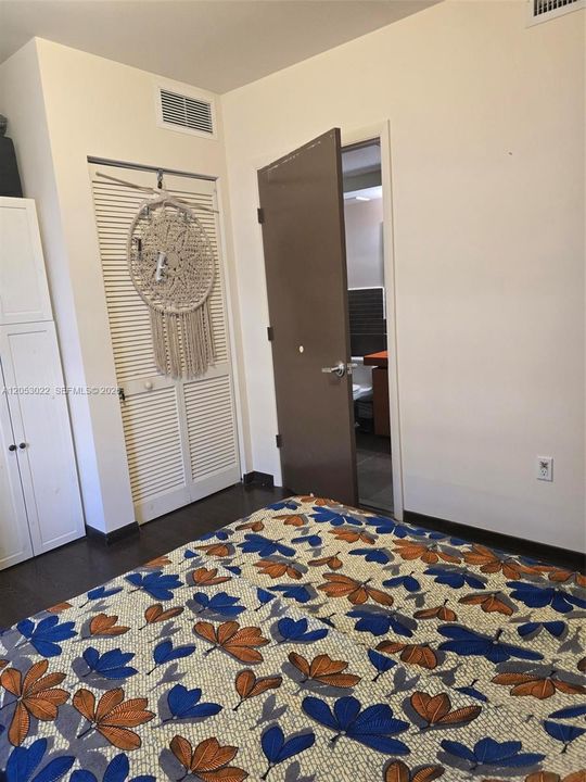 For Rent: $2,350 (1 beds, 1 baths, 556 Square Feet)