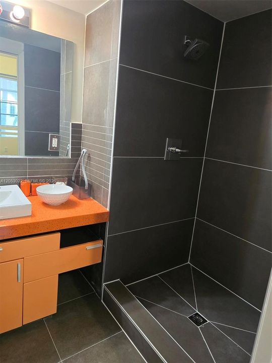 For Rent: $2,350 (1 beds, 1 baths, 556 Square Feet)