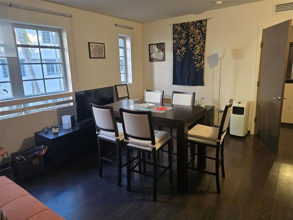 For Rent: $2,350 (1 beds, 1 baths, 556 Square Feet)