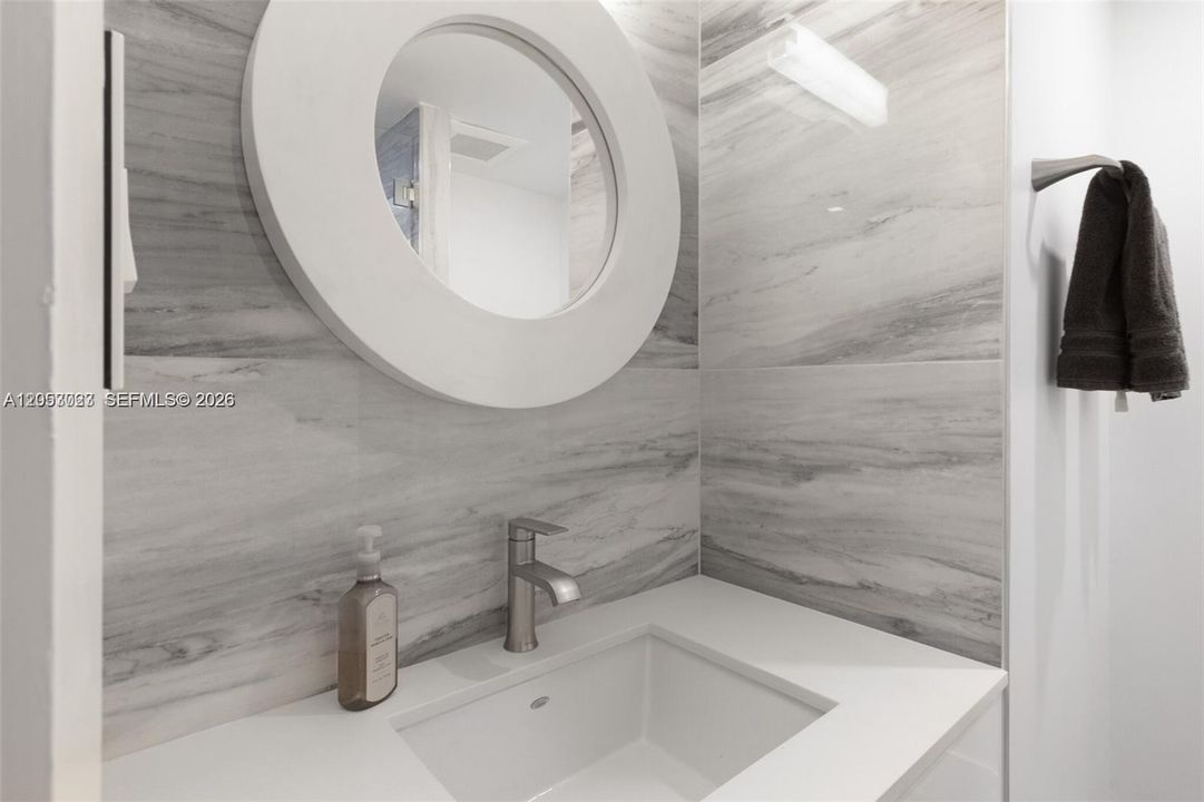 For Sale: $549,000 (2 beds, 2 baths, 824 Square Feet)